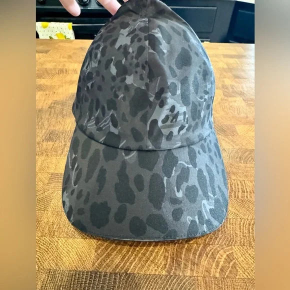 Lululemon brand new hat - Picture 2 of 5